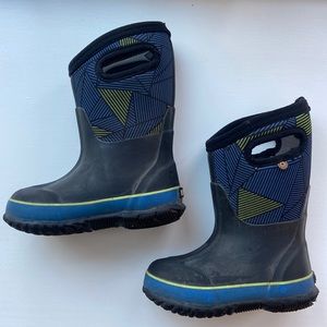 Bogs classic boots toddler size 9